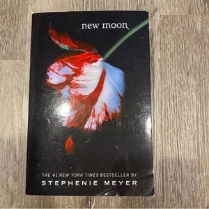Twilight- New Moon By Stephanie Meyer